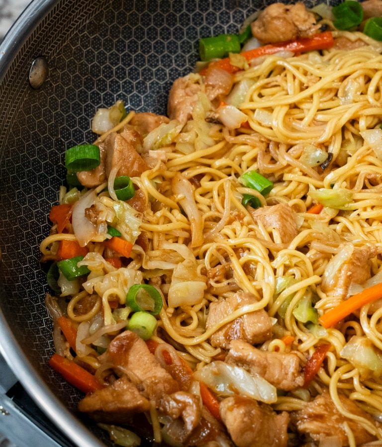 Chicken Chow Mein: Your Go-To Quick and Flavorful Weeknight Dinner