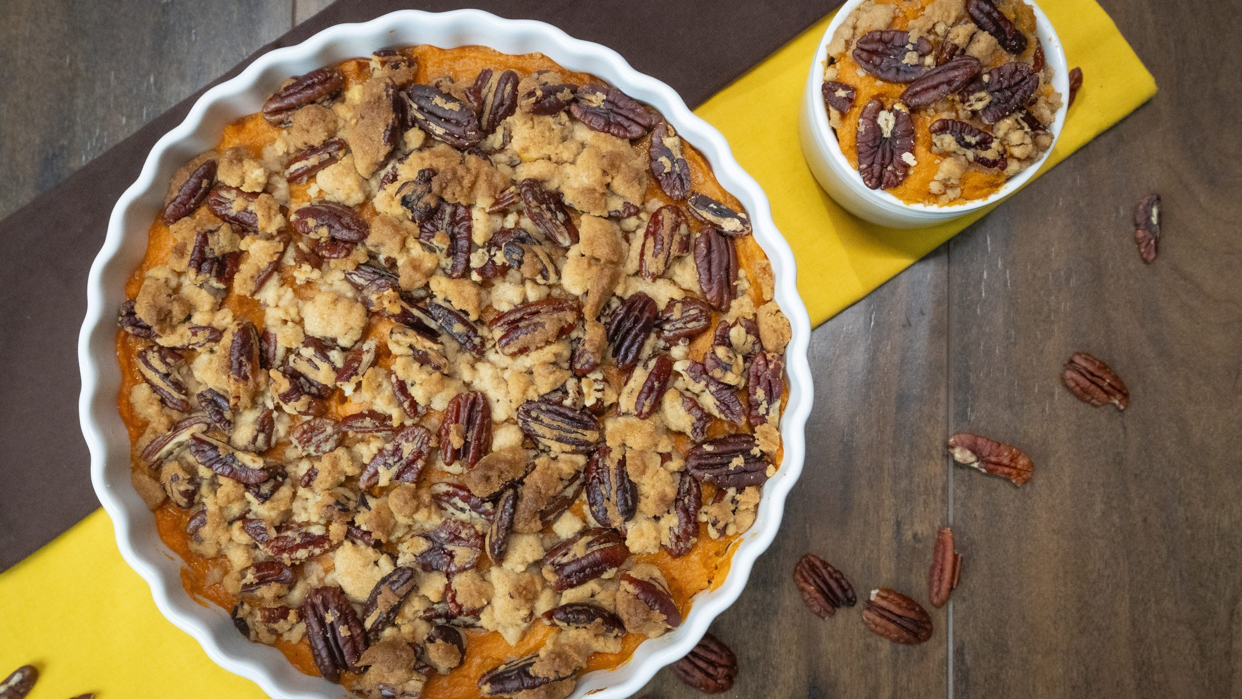 Sweet Potato Casserole with Butter Pecan Crumble Topping: A Southern Classic with a Twist